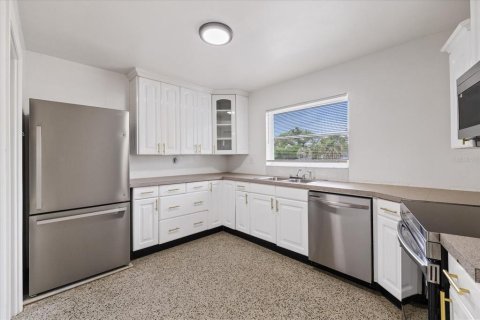 House in Spring Hill, Florida 2 bedrooms, 127.83 sq.m. № 2217107 - photo 18