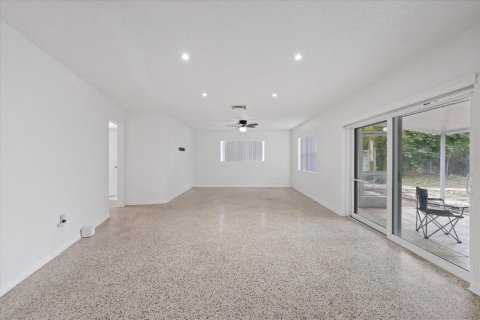 House in Spring Hill, Florida 2 bedrooms, 127.83 sq.m. № 2217107 - photo 15
