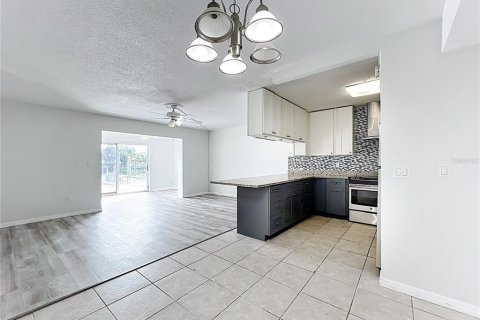 Apartamento en alquiler en Treasure Island, Florida, 2 dormitorios, 74.32 m2 № 1910960 - foto 4