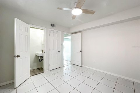 Apartamento en alquiler en Treasure Island, Florida, 2 dormitorios, 74.32 m2 № 1910960 - foto 16