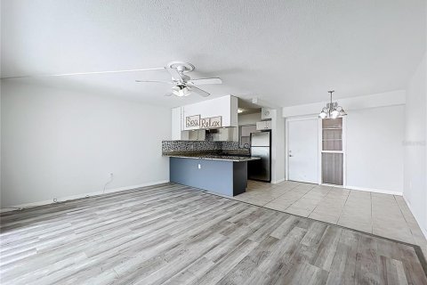 Apartamento en alquiler en Treasure Island, Florida, 2 dormitorios, 74.32 m2 № 1910960 - foto 13