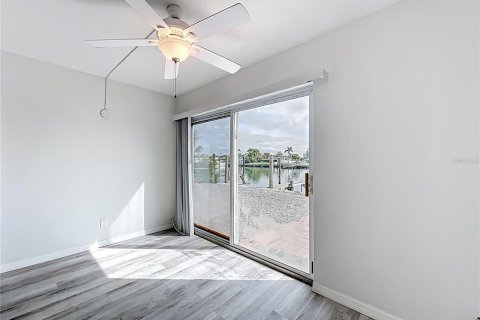 Apartamento en alquiler en Treasure Island, Florida, 2 dormitorios, 74.32 m2 № 1910960 - foto 12