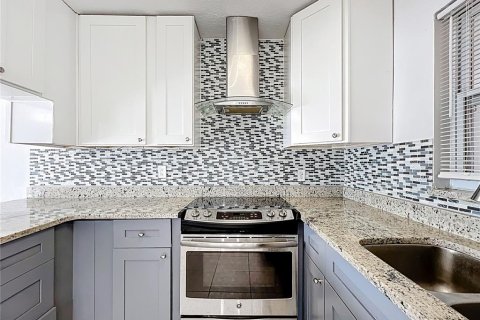 Apartamento en alquiler en Treasure Island, Florida, 2 dormitorios, 74.32 m2 № 1910960 - foto 5