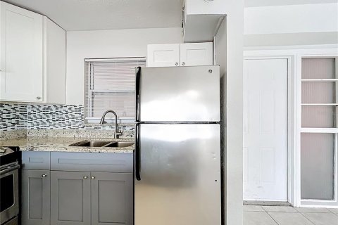 Apartamento en alquiler en Treasure Island, Florida, 2 dormitorios, 74.32 m2 № 1910960 - foto 7