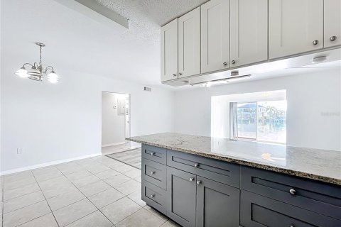 Apartamento en alquiler en Treasure Island, Florida, 2 dormitorios, 74.32 m2 № 1910960 - foto 8