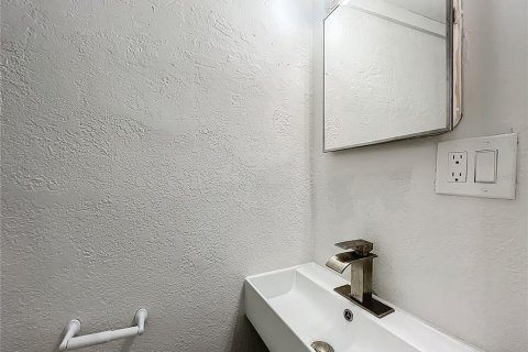 Apartamento en alquiler en Treasure Island, Florida, 2 dormitorios, 74.32 m2 № 1910960 - foto 19