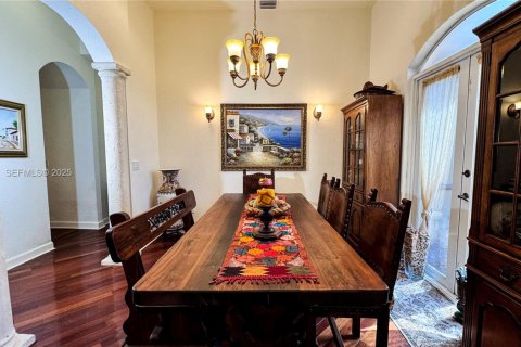 House in Miami, Florida 3 bedrooms, 252.88 sq.m. № 2039229 - photo 19