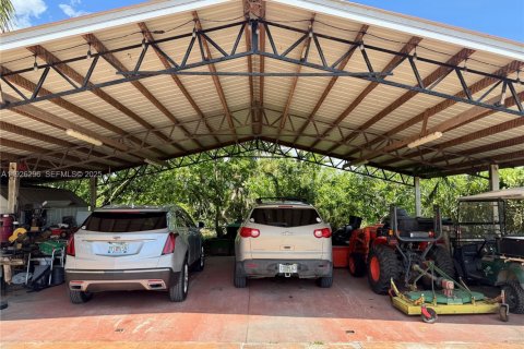 House in Miami, Florida 3 bedrooms, 252.88 sq.m. № 2039229 - photo 4