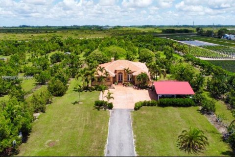 House in Miami, Florida 3 bedrooms, 252.88 sq.m. № 2039229 - photo 7