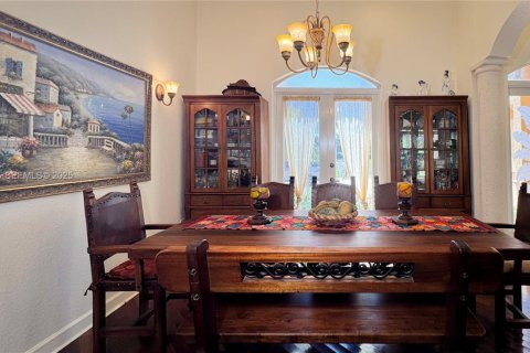 House in Miami, Florida 3 bedrooms, 252.88 sq.m. № 2039229 - photo 18