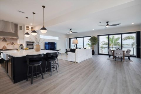 Casa en venta en Saint Petersburg, Florida, 3 dormitorios, 320.98 m2 № 2386159 - foto 24