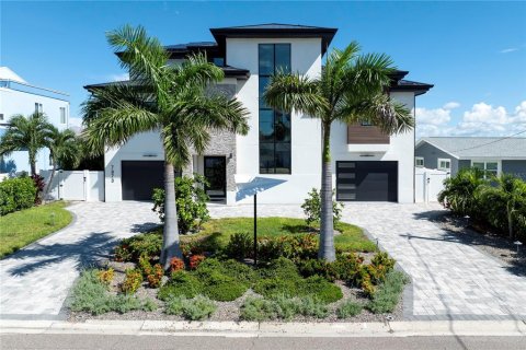 Casa en Saint Petersburg, Florida 3 dormitorios, 320.98 m2 № 2386159