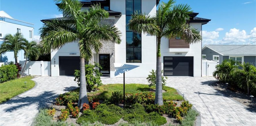 Casa en Saint Petersburg, Florida 3 dormitorios, 320.98 m2 № 2386159