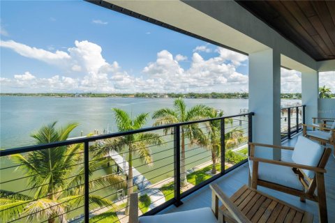 Casa en venta en Saint Petersburg, Florida, 3 dormitorios, 320.98 m2 № 2386159 - foto 5