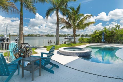 Casa en venta en Saint Petersburg, Florida, 3 dormitorios, 320.98 m2 № 2386159 - foto 10