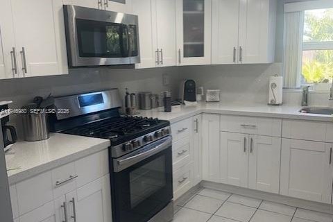 Condo in Miami, Florida, 3 bedrooms  № 2003370 - photo 13