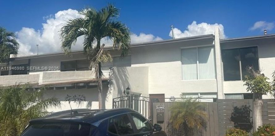 Condo in Miami, Florida, 3 bedrooms  № 2003370