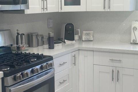 Condo in Miami, Florida, 3 bedrooms  № 2003370 - photo 14