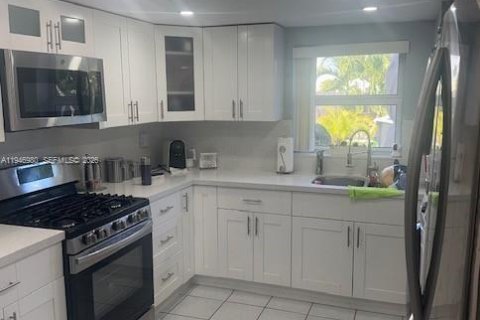 Condo in Miami, Florida, 3 bedrooms  № 2003370 - photo 12