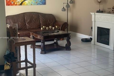 Condo in Miami, Florida, 3 bedrooms  № 2003370 - photo 9