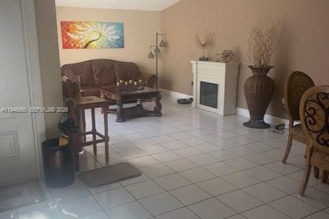 Condo in Miami, Florida, 3 bedrooms  № 2003370 - photo 11