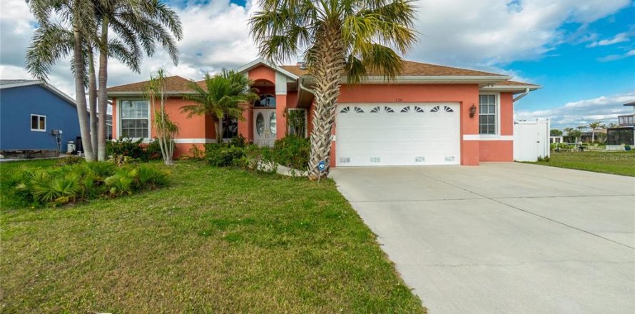House in Port Charlotte, Florida 4 bedrooms, 258.45 sq.m. № 1581272