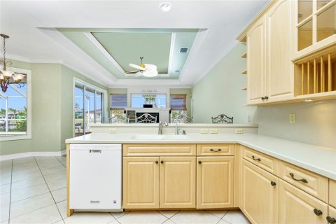 House in Port Charlotte, Florida 4 bedrooms, 258.45 sq.m. № 1581272 - photo 8