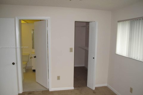 Condominio en venta en Tamarac, Florida, 2 dormitorios, 76.83 m2 № 2057785 - foto 3