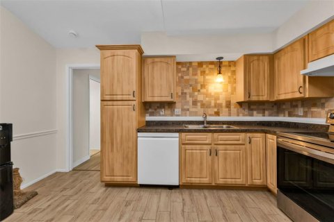 Купить виллу или дом в Порт-Шарлотт, Флорида 11 комнат, 166.85м2, № 2427558 - фото 21