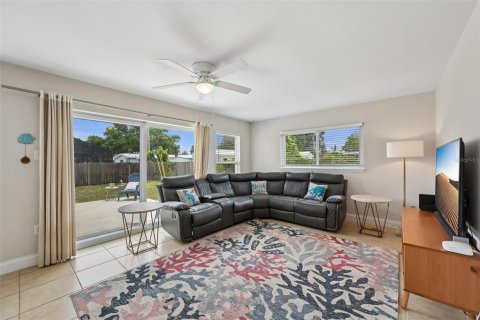 Casa en venta en Sarasota, Florida, 3 dormitorios, 106.93 m2 № 2201397 - foto 3