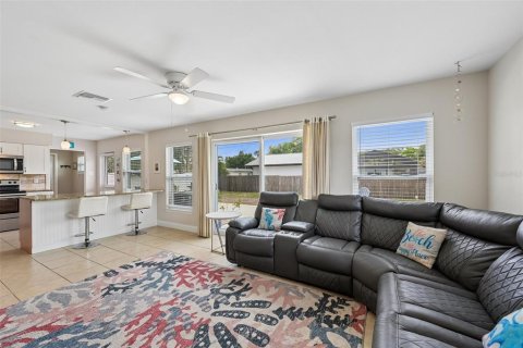 Casa en venta en Sarasota, Florida, 3 dormitorios, 106.93 m2 № 2201397 - foto 2