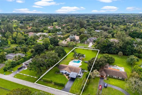 Villa ou maison à louer à Davie, Floride: 3 chambres, 164.62 m2 № 1985785 - photo 3