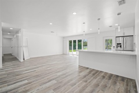 Villa ou maison à louer à Davie, Floride: 3 chambres, 164.62 m2 № 1985785 - photo 13