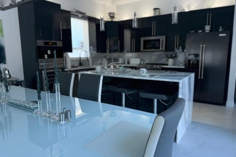 House in Boca Raton, Florida 3 bedrooms, 204.29 sq.m. № 2158172 - photo 8