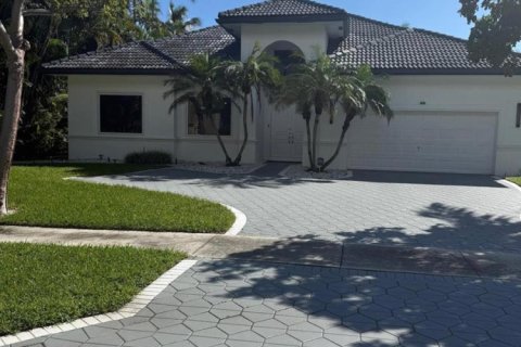 House in Boca Raton, Florida 3 bedrooms, 204.29 sq.m. № 2158172 - photo 2