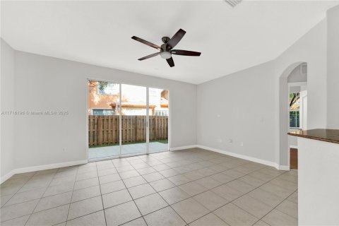 Casa en venta en Doral, Florida, 4 dormitorios, 196.77 m2 № 1467816 - foto 11