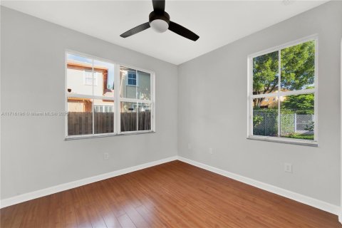Casa en venta en Doral, Florida, 4 dormitorios, 196.77 m2 № 1467816 - foto 12