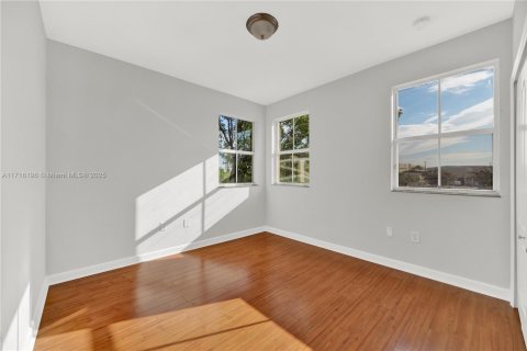Casa en venta en Doral, Florida, 4 dormitorios, 196.77 m2 № 1467816 - foto 16
