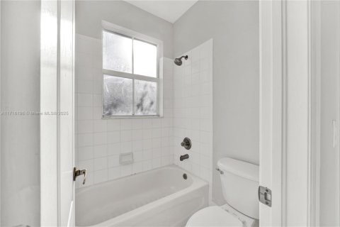 Casa en venta en Doral, Florida, 4 dormitorios, 196.77 m2 № 1467816 - foto 18