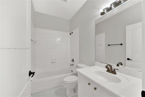 Casa en venta en Doral, Florida, 4 dormitorios, 196.77 m2 № 1467816 - foto 13