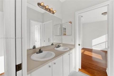 Casa en venta en Doral, Florida, 4 dormitorios, 196.77 m2 № 1467816 - foto 19