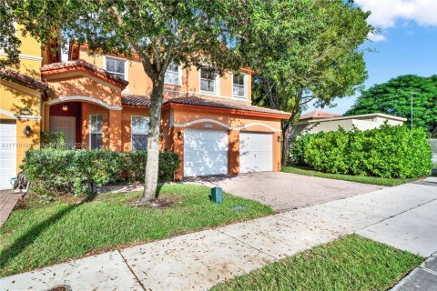 Casa en venta en Doral, Florida, 4 dormitorios, 196.77 m2 № 1467816 - foto 1