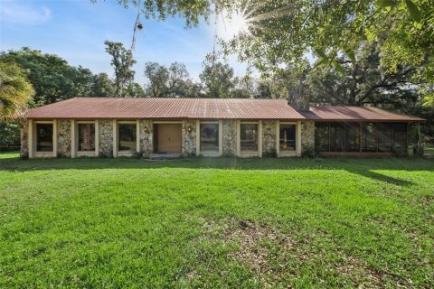 House in Chuluota, Florida 4 bedrooms, 230.77 sq.m. № 2116224