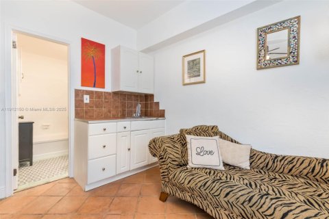 Condo in Miami Beach, Florida  № 2052760 - photo 13