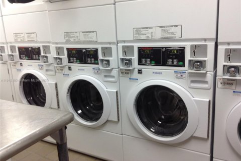 Condo in Miami Beach, Florida  № 2052760 - photo 21