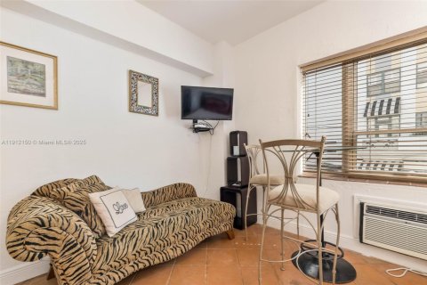 Condo in Miami Beach, Florida  № 2052760 - photo 11