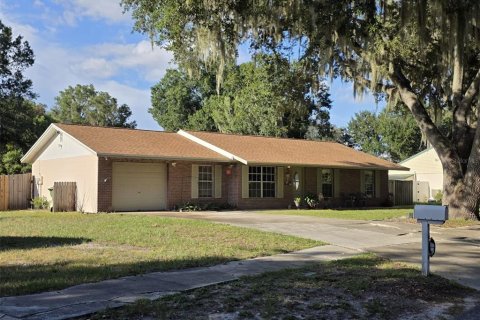 House in Mulberry, Florida 3 bedrooms, 128.21 sq.m. № 2310245