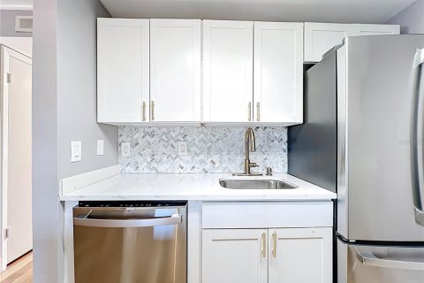 Condo in Largo, Florida, 1 bedroom  № 2232626 - photo 8