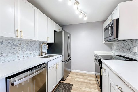 Condo in Largo, Florida, 1 bedroom  № 2232626 - photo 7