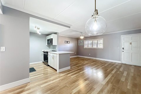 Condo in Largo, Florida, 1 bedroom  № 2232626 - photo 10
